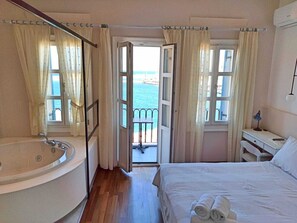 Chambre supérieure double, vue sur la mer | Décor unique, rideaux d’obscurcissement, fer et planche à repasser