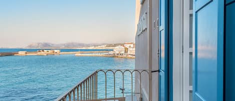 Standard Twin Room | Individually decorated, blackout curtains, iron/ironing board, free WiFi