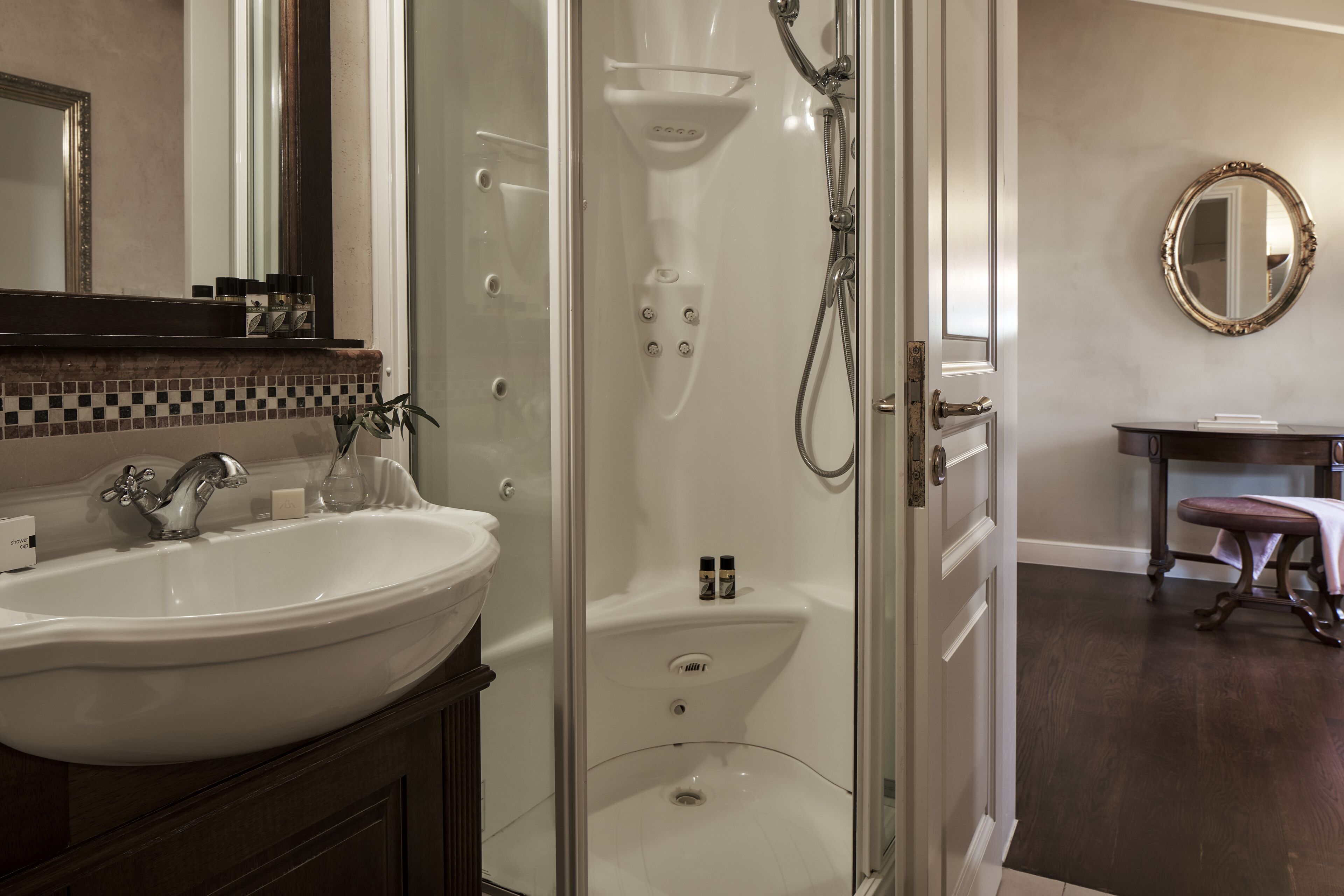 superior double room | bathroom | jetted bath, hydromassage showerhead, free toiletries, hair dryer