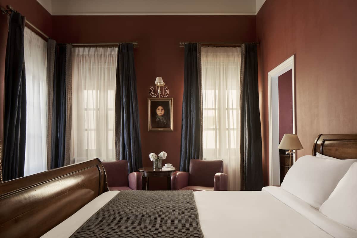 deluxe double room, 1 bedroom | 1 bedroom, premium bedding, minibar, in-room safe