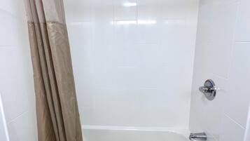 وحدات دش مع أحواض استحمام، حوض استحمام عميق