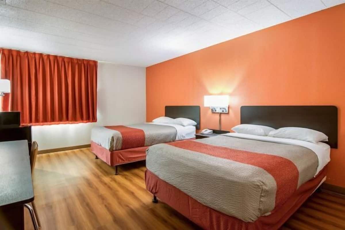 1 habitación, escritorio, wifi gratis y despertador 