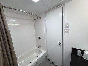 Combined shower/tub, deep soaking tub, free toiletries, towels - Motel 6 New Stanton, PA (New Stanton)