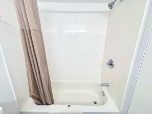 Combined shower/tub, deep soaking tub, free toiletries, towels - Motel 6 New Stanton, PA (New Stanton)