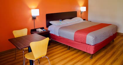 Motel 6 New Stanton, PA