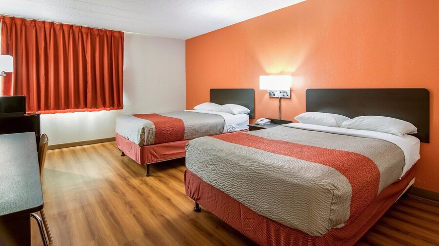 Motel 6 New Stanton, PA