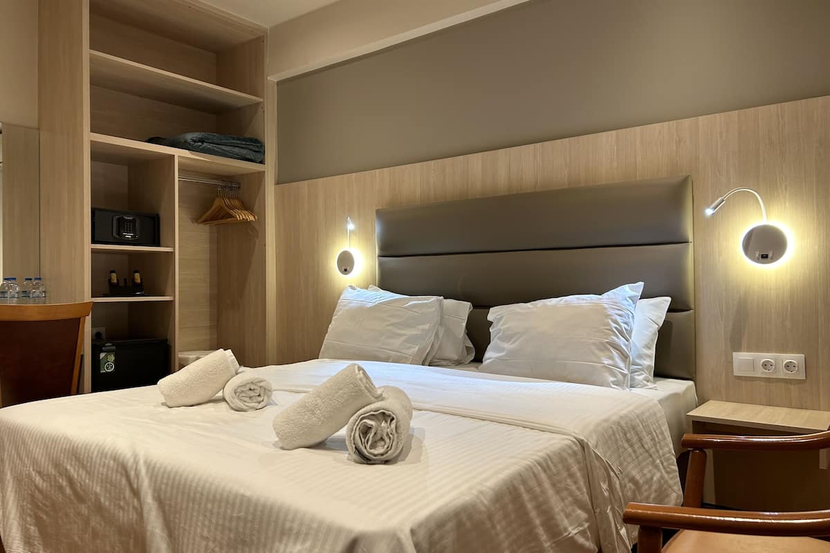 1 bedroom, premium bedding, minibar, in-room safe