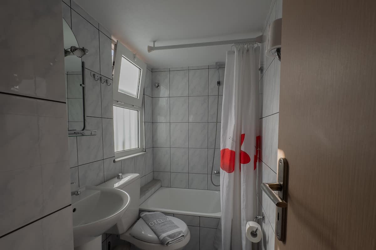 quadruple room | bathroom | shower, hair dryer, towels