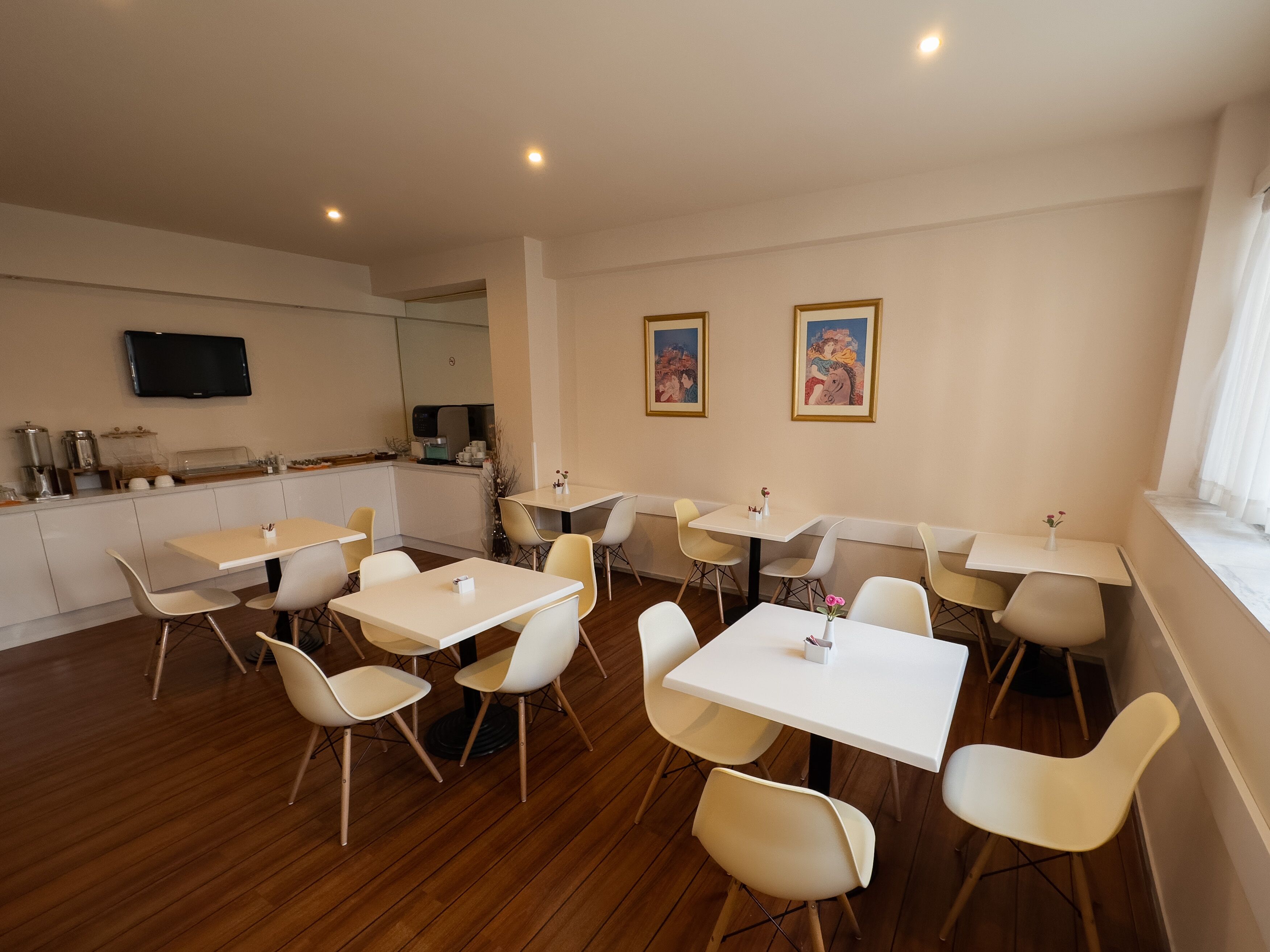 daily continental breakfast (eur 10 per person)