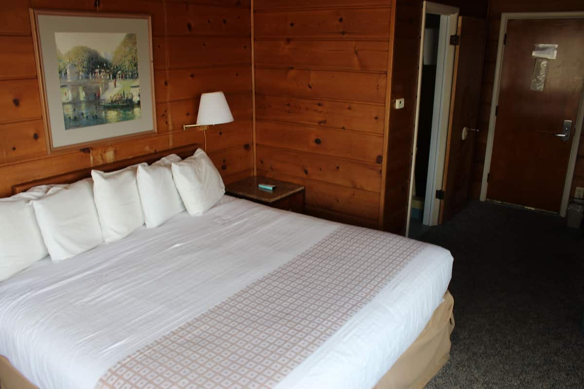 Free WiFi, bed sheets