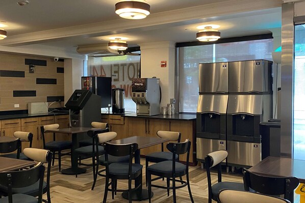 Free buffet breakfast - Ramada by Wyndham New York Times Square West (New York)