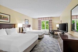 In-room safe, desk, blackout drapes, iron/ironing board - Country Inn & Suites by Radisson, Princeton, WV (Princeton)