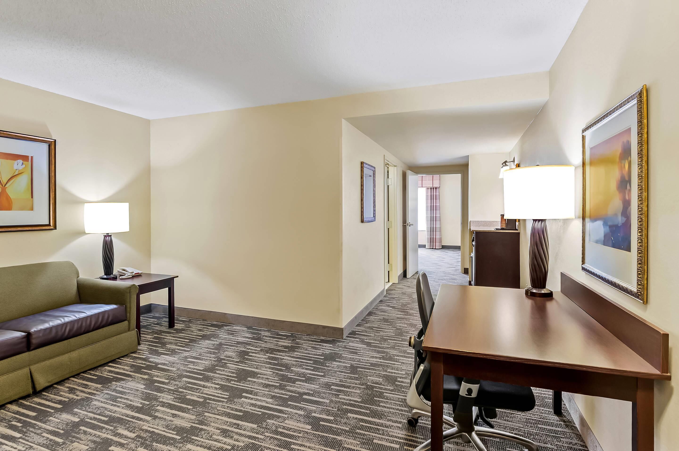 suite, 1 bedroom, non smoking | 1 bedroom, in-room safe, desk, blackout curtains