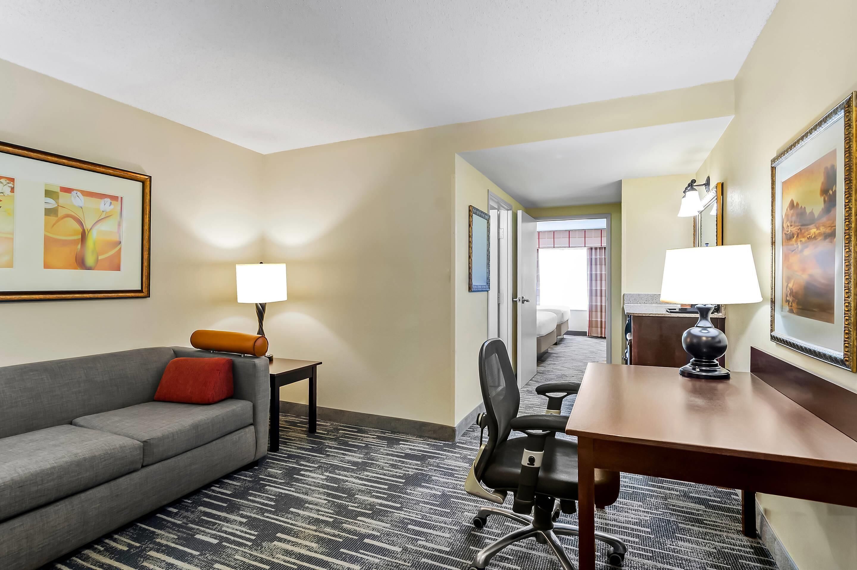 suite, 1 bedroom, non smoking | 1 bedroom, in-room safe, desk, blackout curtains