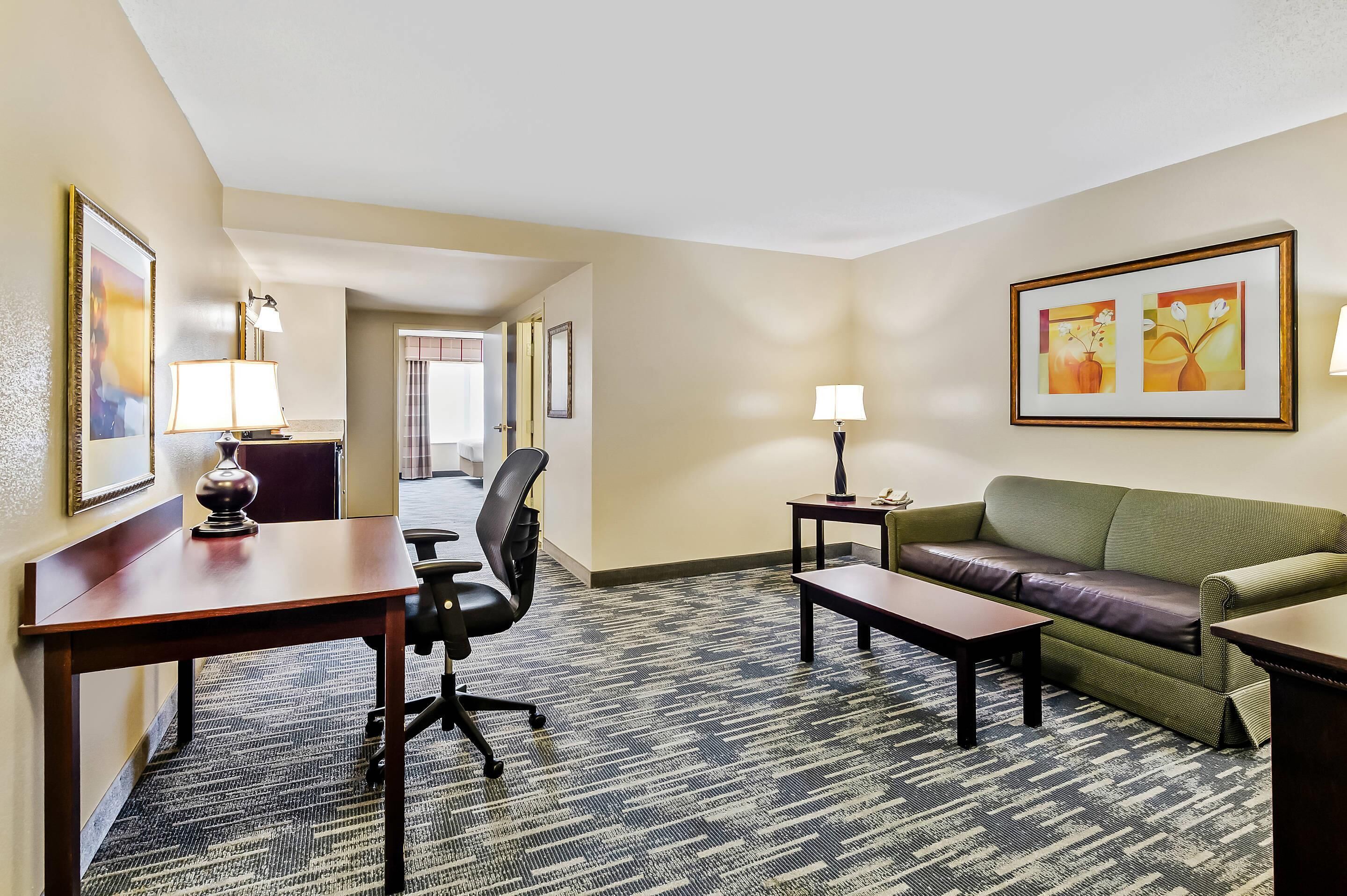 suite, 1 bedroom, non smoking | 1 bedroom, in-room safe, desk, blackout curtains