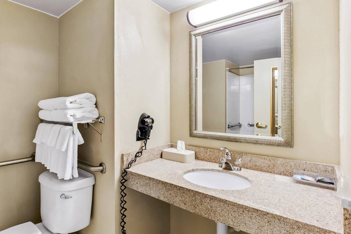 1 bedroom, in-room safe, desk, blackout curtains