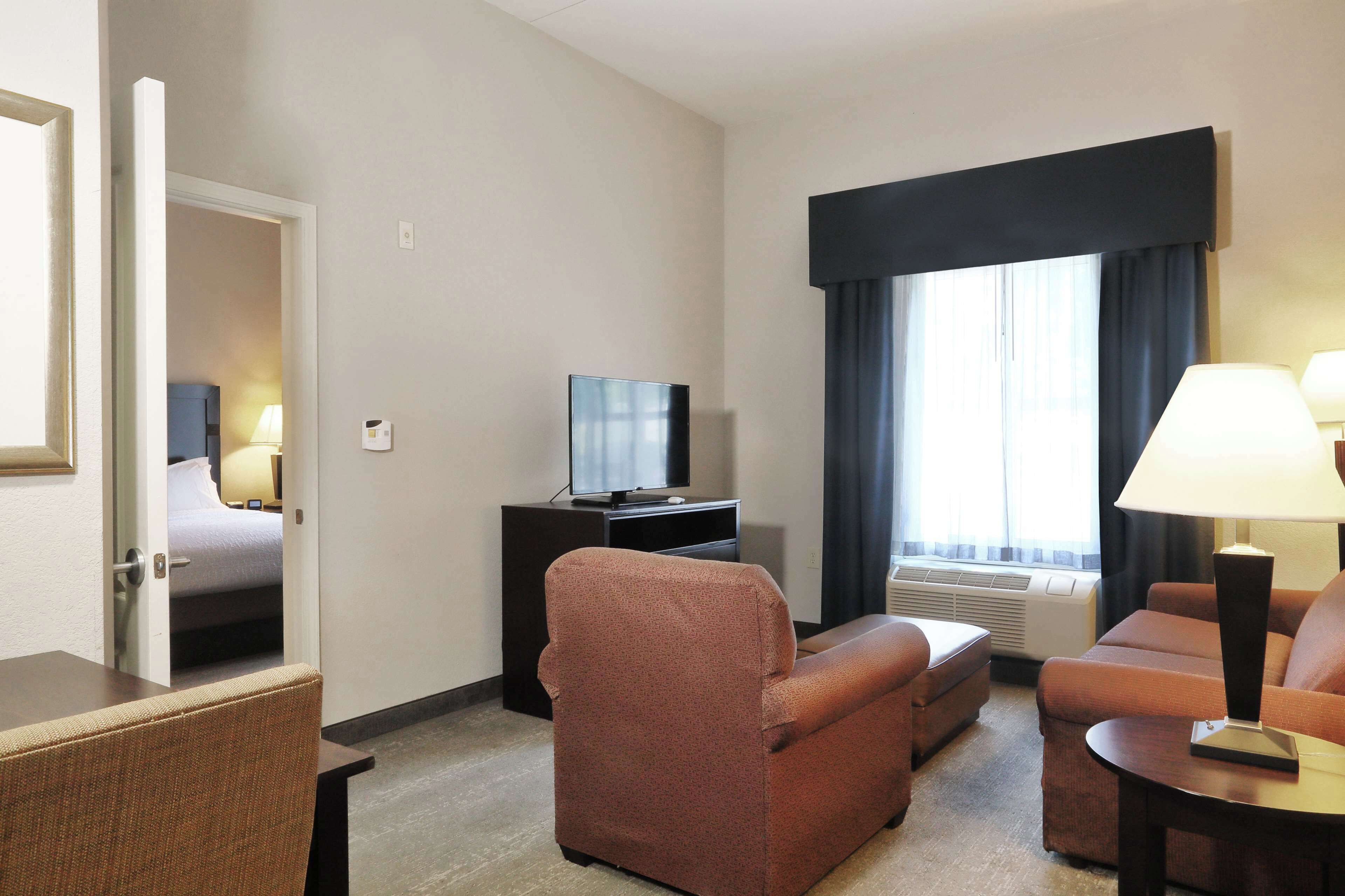 suite, 1 bedroom | living area | 42-inch tv with digital channels, mp3 dock