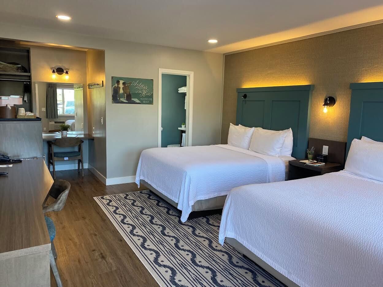 Rum - 2 queensize-sängar - viss havsutsikt | Bäddmadrasser, skrivbord, arbetsyta för laptop och mörkläggningsgardiner