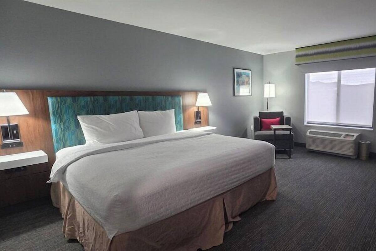 In-room safe, iron/ironing board, free WiFi, alarm clocks