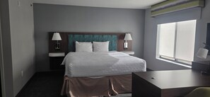 Suite, 1 King Bed, Non Smoking | In-room safe, iron/ironing board, free WiFi, alarm clocks - Hampton Inn & Suites Craig (Craig)