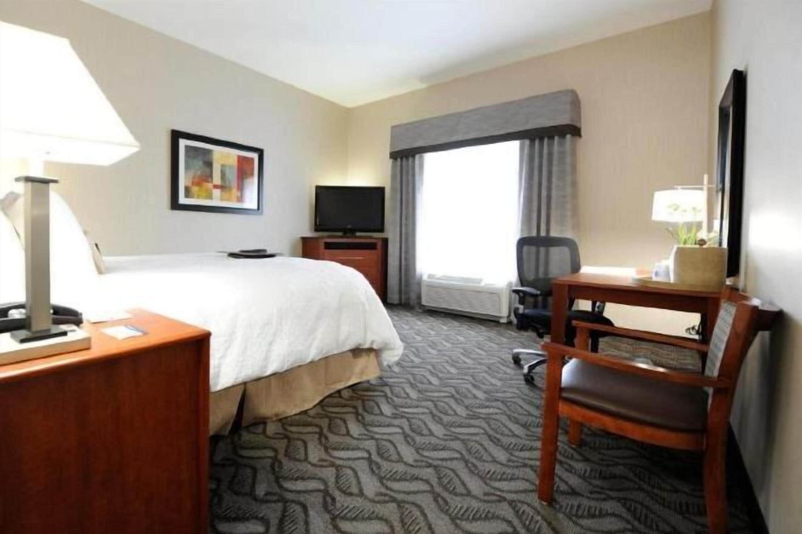 In-room safe, iron/ironing board, free WiFi, alarm clocks