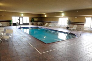 Una piscina cubierta