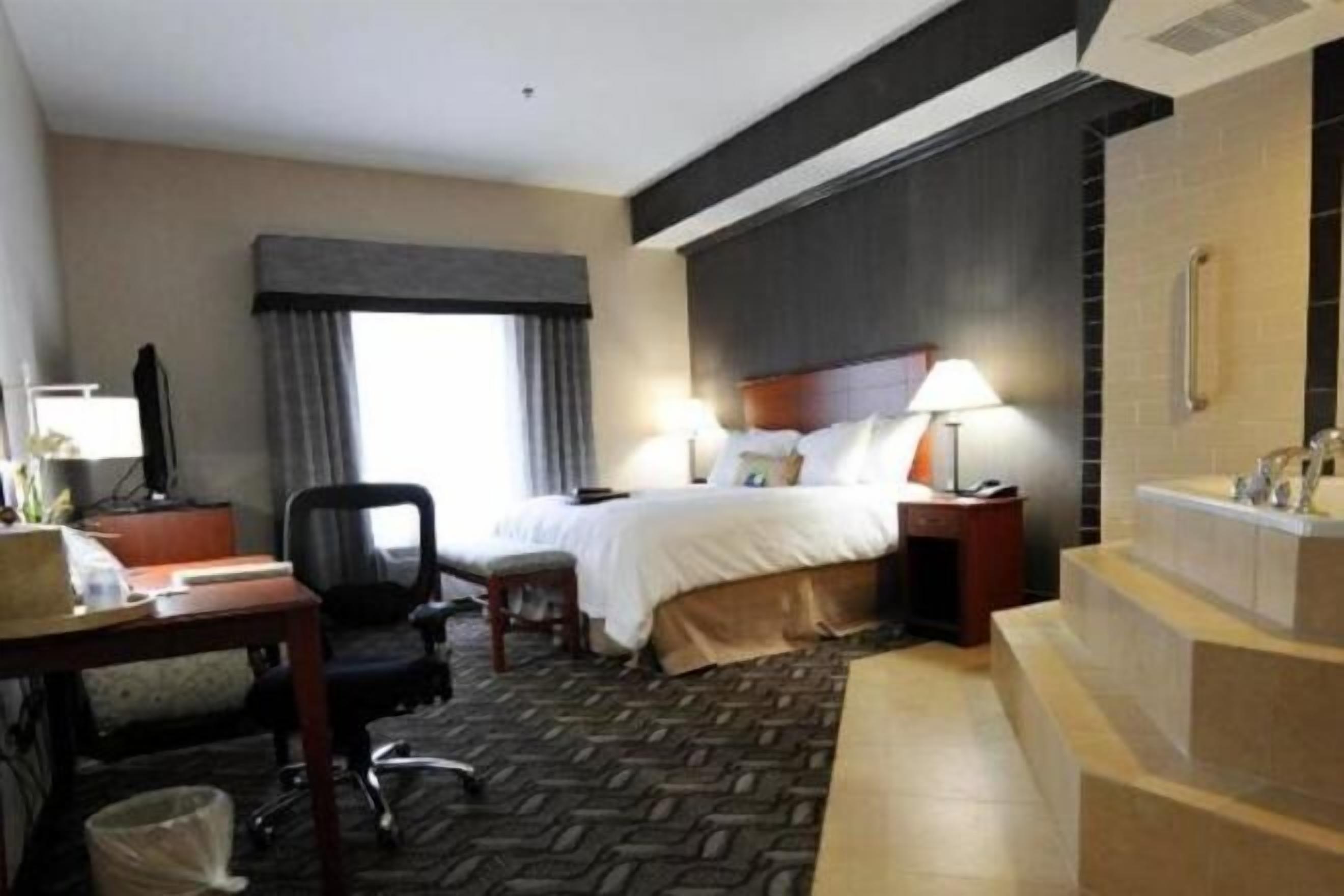 In-room safe, iron/ironing board, free WiFi, alarm clocks