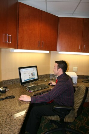 Business centre - Hampton Inn & Suites Tucson East/Williams Center (Tucson)