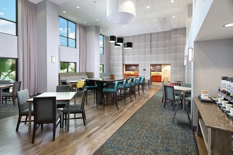 Lobby. Hampton Inn & Suites Tucson East/Williams Center