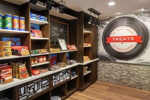 Snack bar - Hampton Inn and Suites Pine Bluff (Pine Bluff)