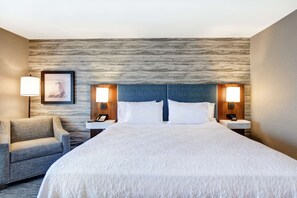 37-inch flat-screen TV with cable channels, TV - Hampton Inn Moab (Moab)