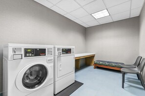 Laundry room - Hampton Inn & Suites El Paso West (El Paso)