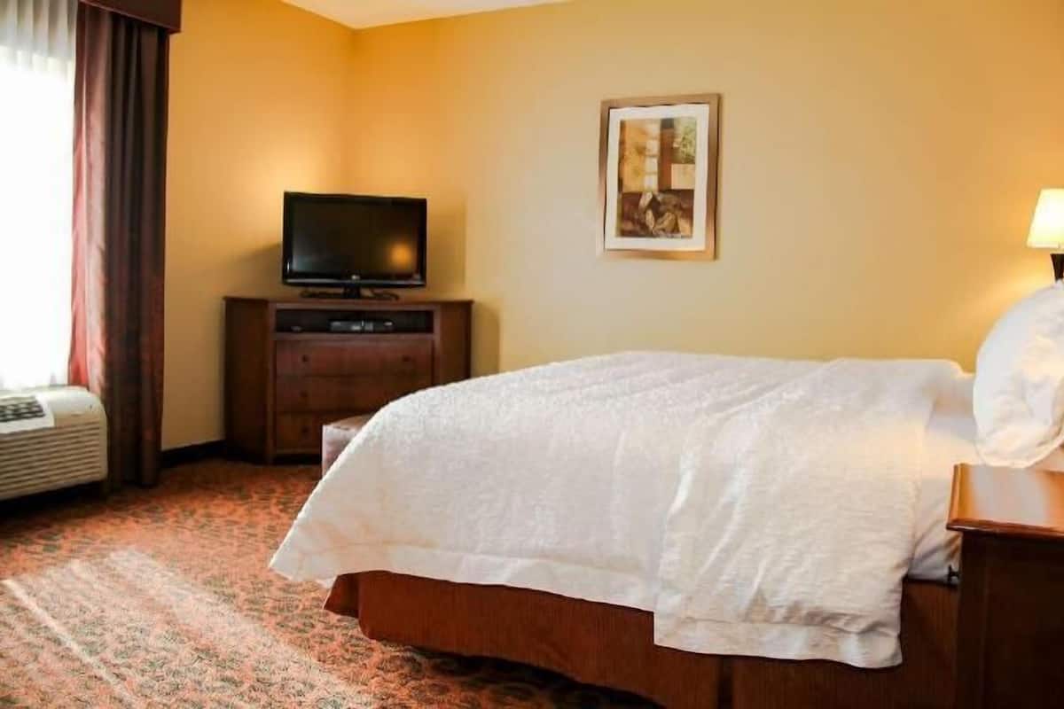 Hypo-allergenic bedding, in-room safe, desk, iron/ironing board