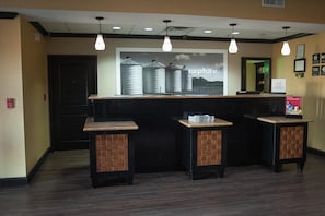 Reception - Hampton Inn & Suites Palestine (Palestine)