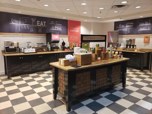 Free daily full breakfast - Hampton Inn & Suites Palestine (Palestine)