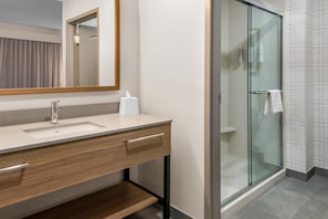 Studio Suite, 1 King Bed with Sofa bed, Non Smoking | Bathroom shower