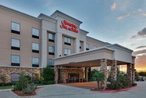 Exterior - Hampton Inn and Suites Fort Worth/Forest Hill (Fort Worth)