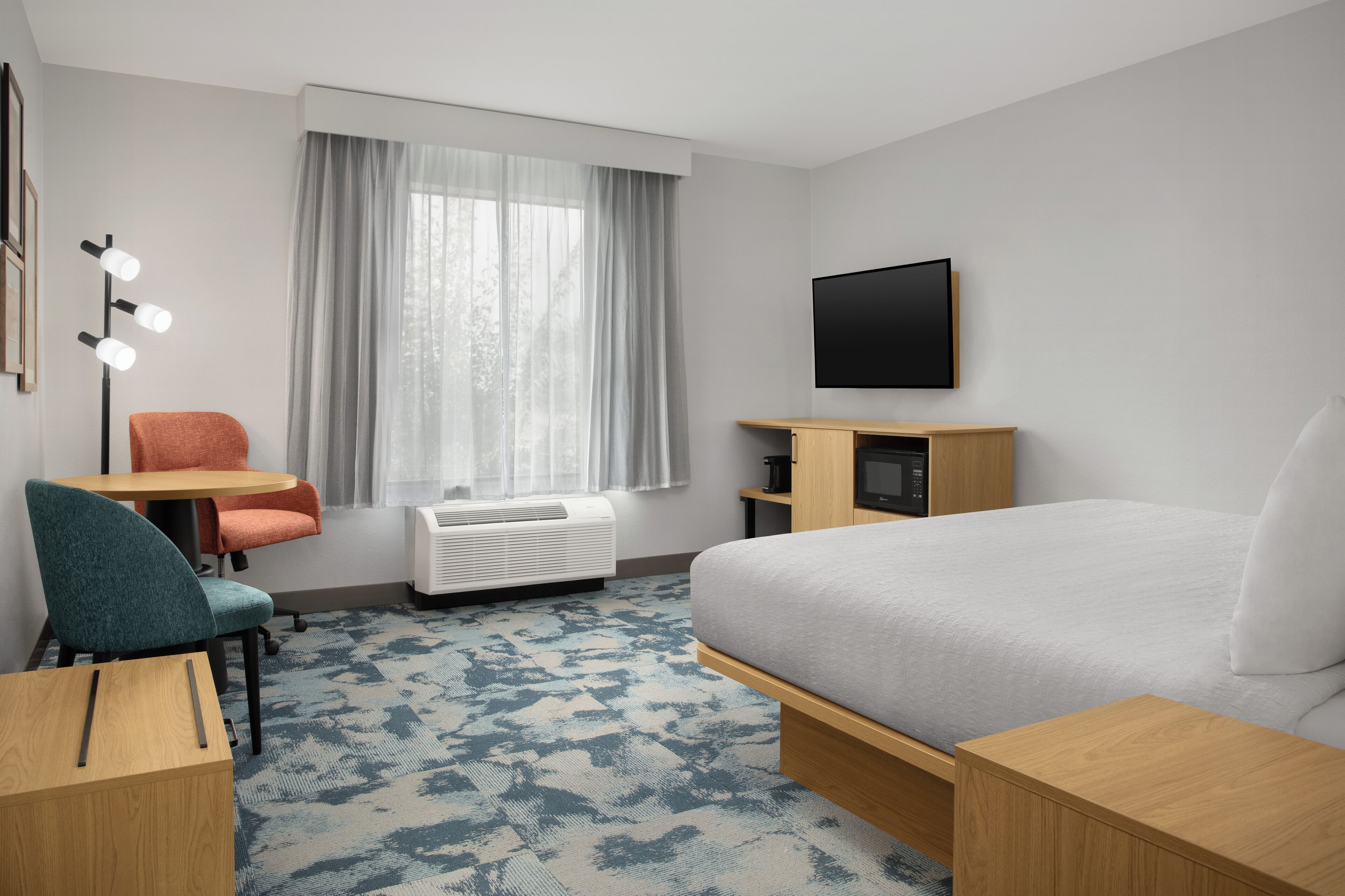 Habitación, 1 cama King size, para no fumadores | Ropa de cama de alta calidad y cortinas blackout 