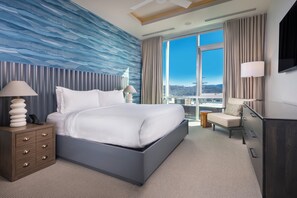 Suite, Multiple Beds, Balcony | Hypo-allergenic bedding, in-room safe, desk, laptop workspace - Hotel Indigo Asheville Downtown by IHG (Asheville)