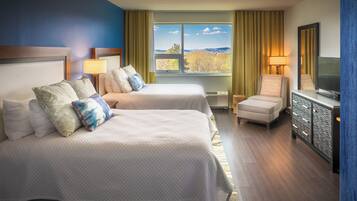 Hypo-allergenic bedding, in-room safe, desk, laptop workspace