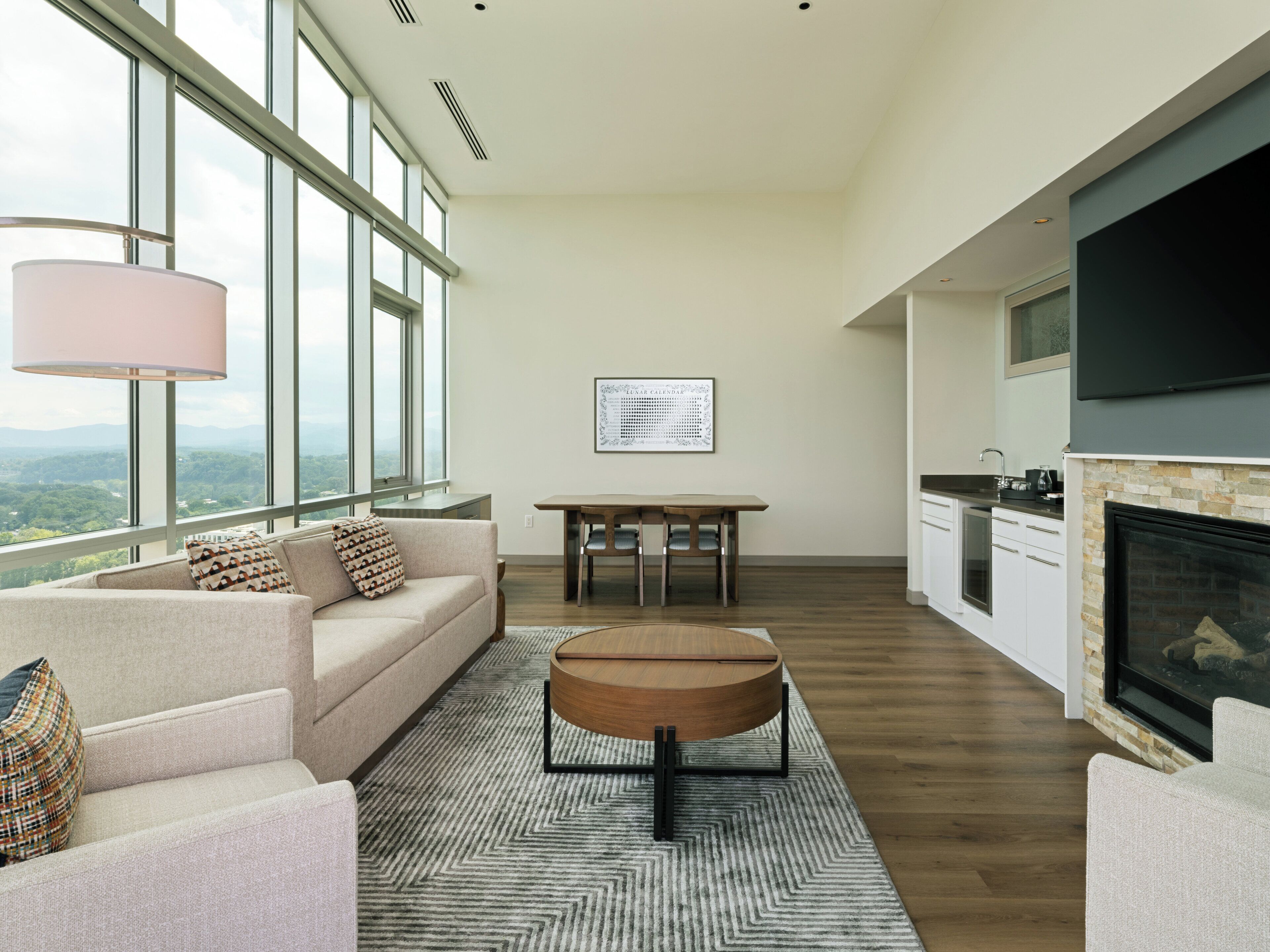 Suite, 1 soverom | Allergitestet sengetøy, safe på rommet og skrivebord