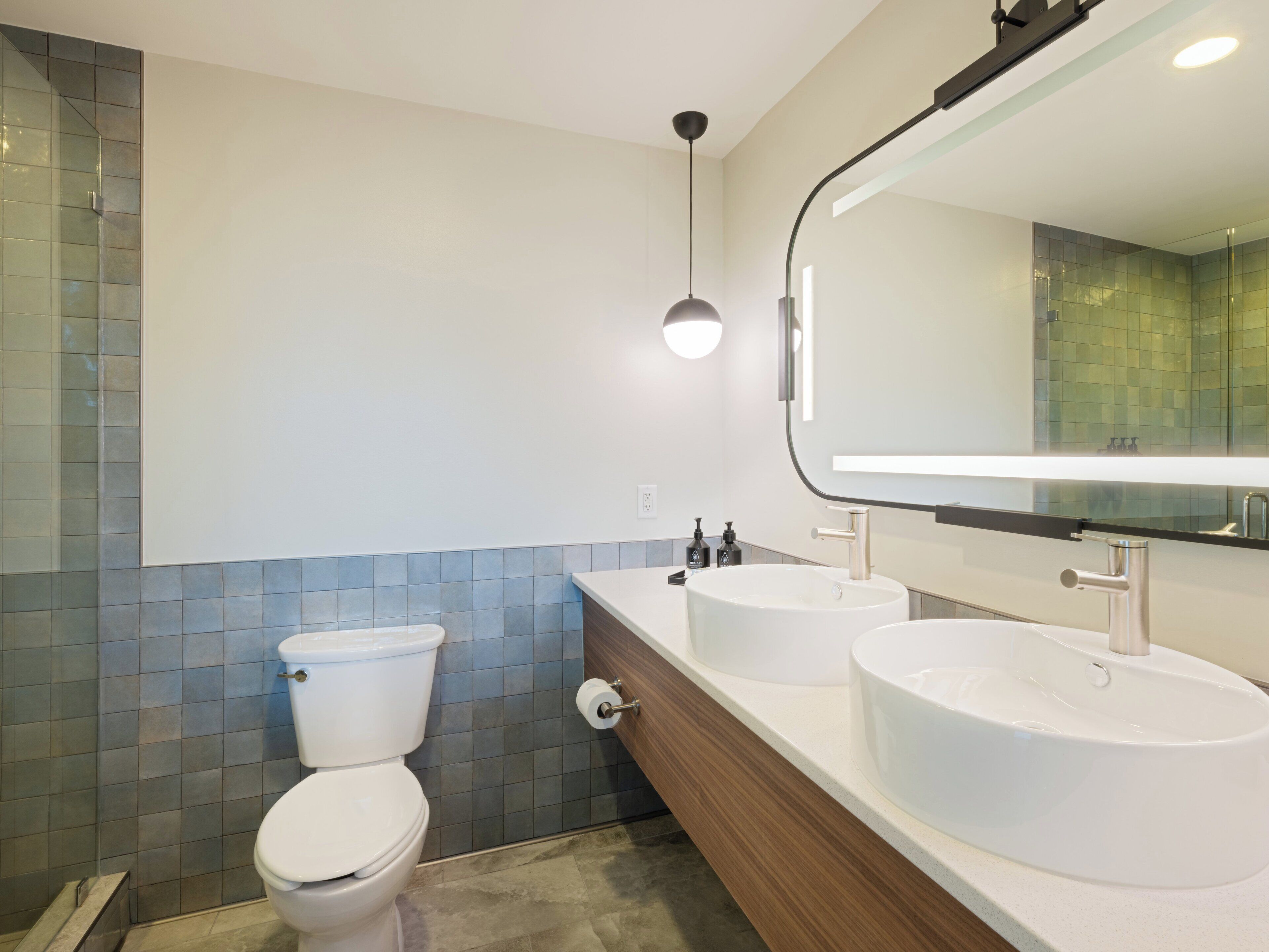 Hypoallergeen beddengoed, een kluis op de kamer, een bureau