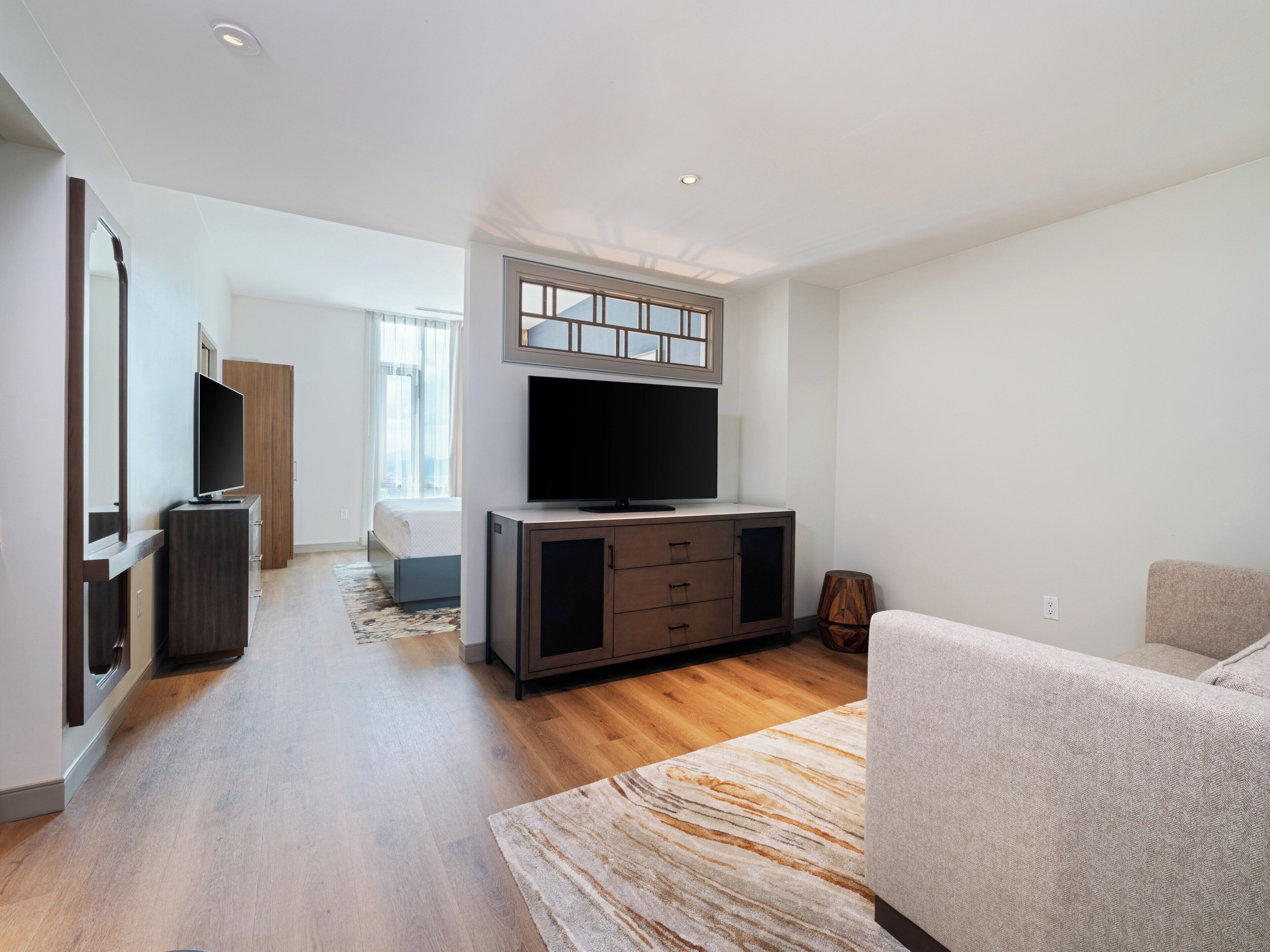 suite, 1 king bed, hearing accessible | 1 bedroom, hypo-allergenic bedding, in-room safe, desk