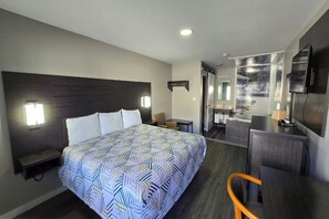 Desk, iron/ironing board, free WiFi, bed sheets - Deerfield Inn McComb I-55 (McComb)