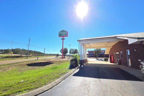 Exterior - Deerfield Inn McComb I-55 (McComb)