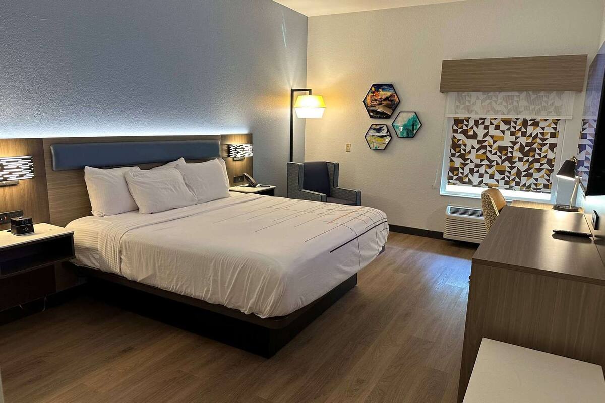 Hochwertige Bettwaren, Daunenbettdecken, Pillowtop-Betten, Schreibtisch