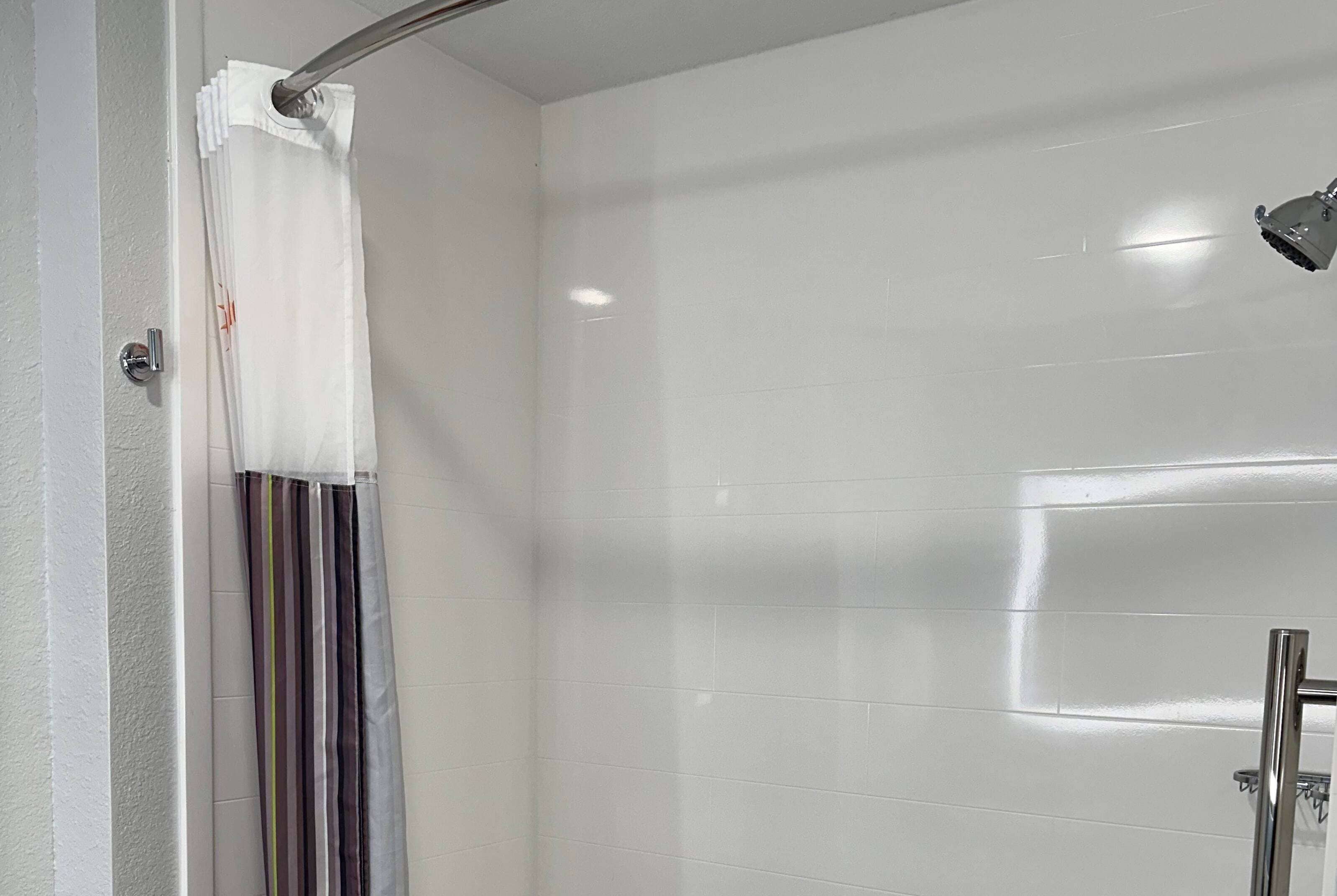 combined shower/bathtub, free toiletries, hair dryer, towels