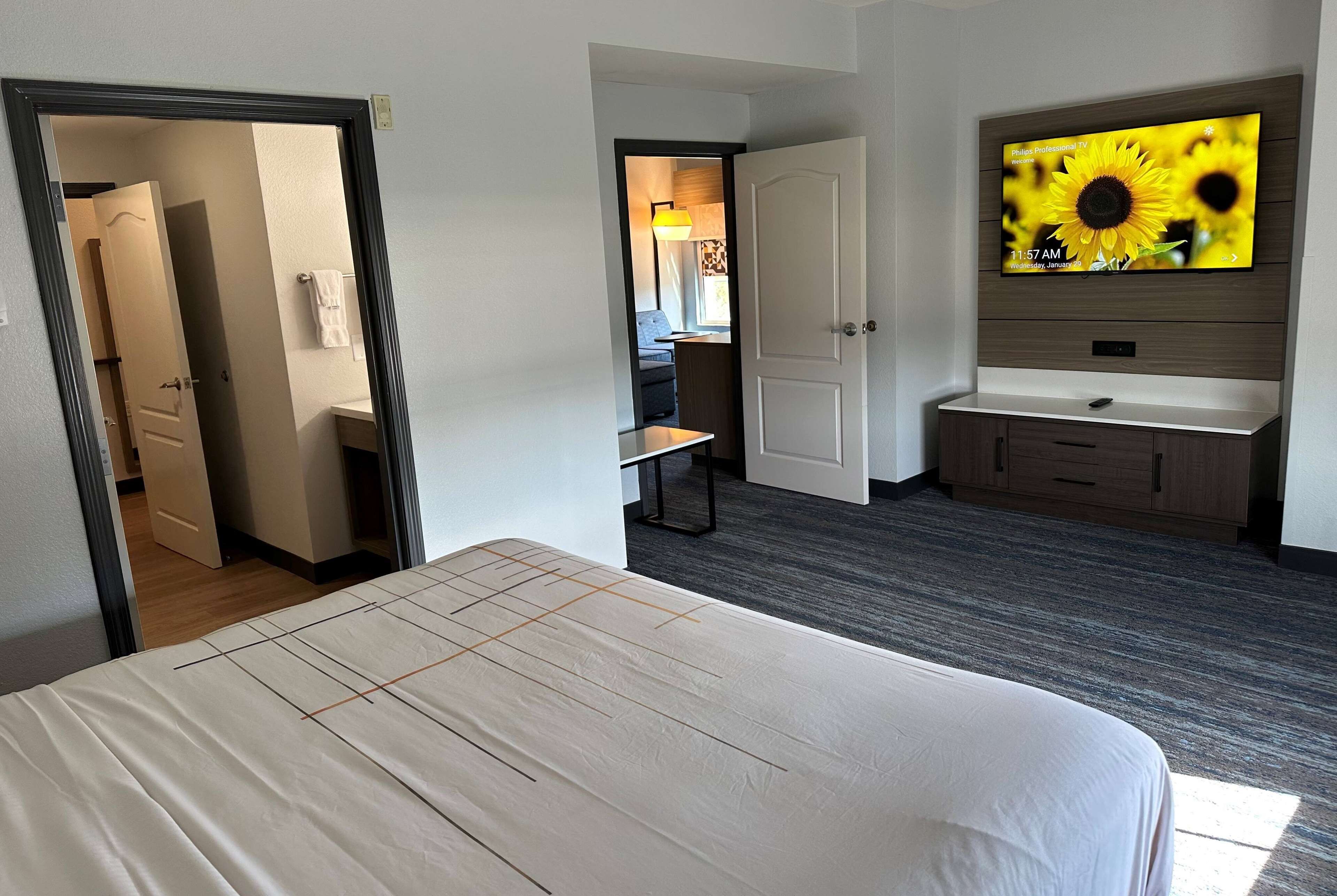 premium bedding, down duvets, pillow-top beds, desk