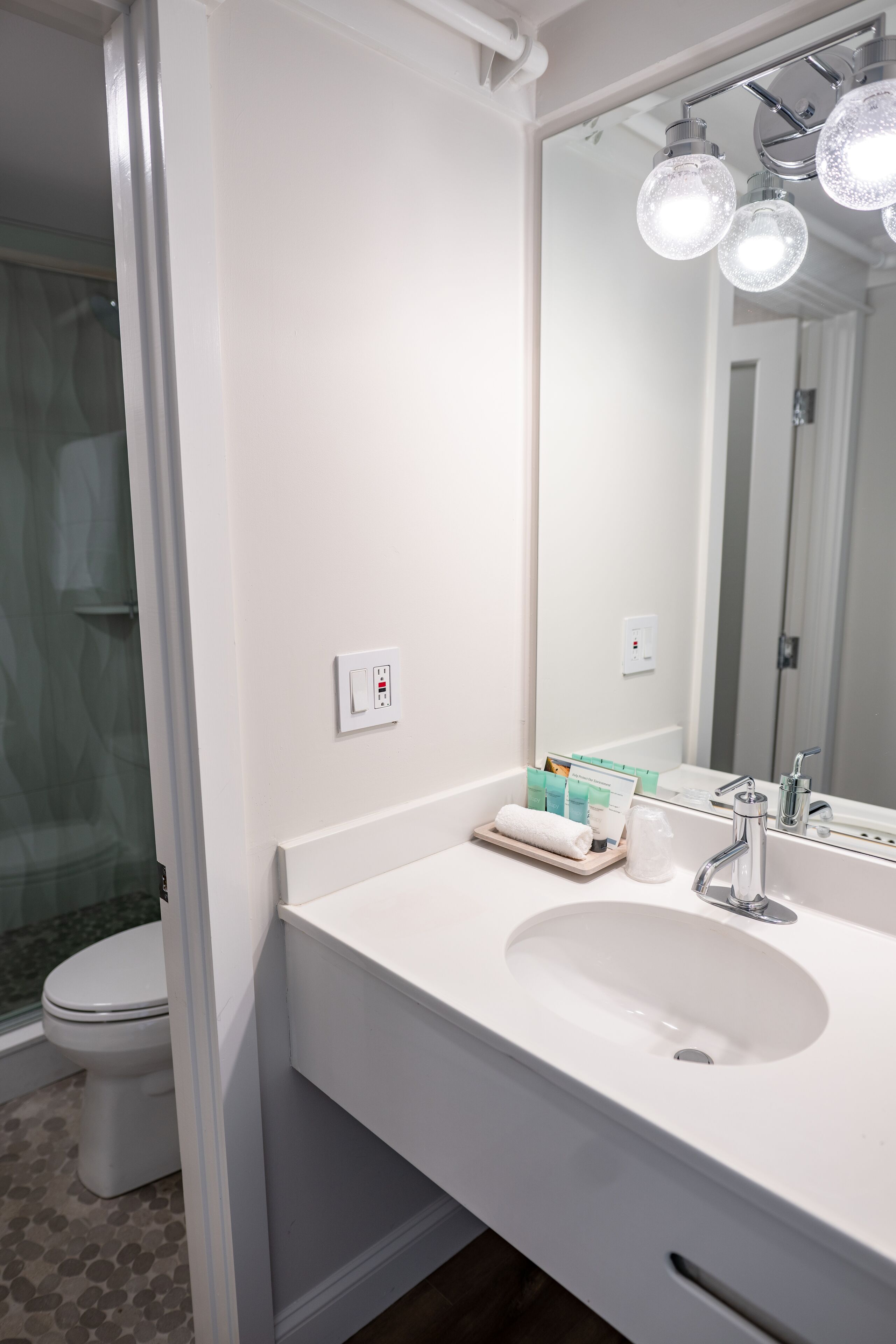 suite, 2 bedrooms, balcony, ocean view | bathroom | towels