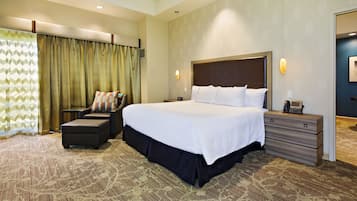 Executive Suite | Premium bedding, pillowtop beds, in-room safe, desk